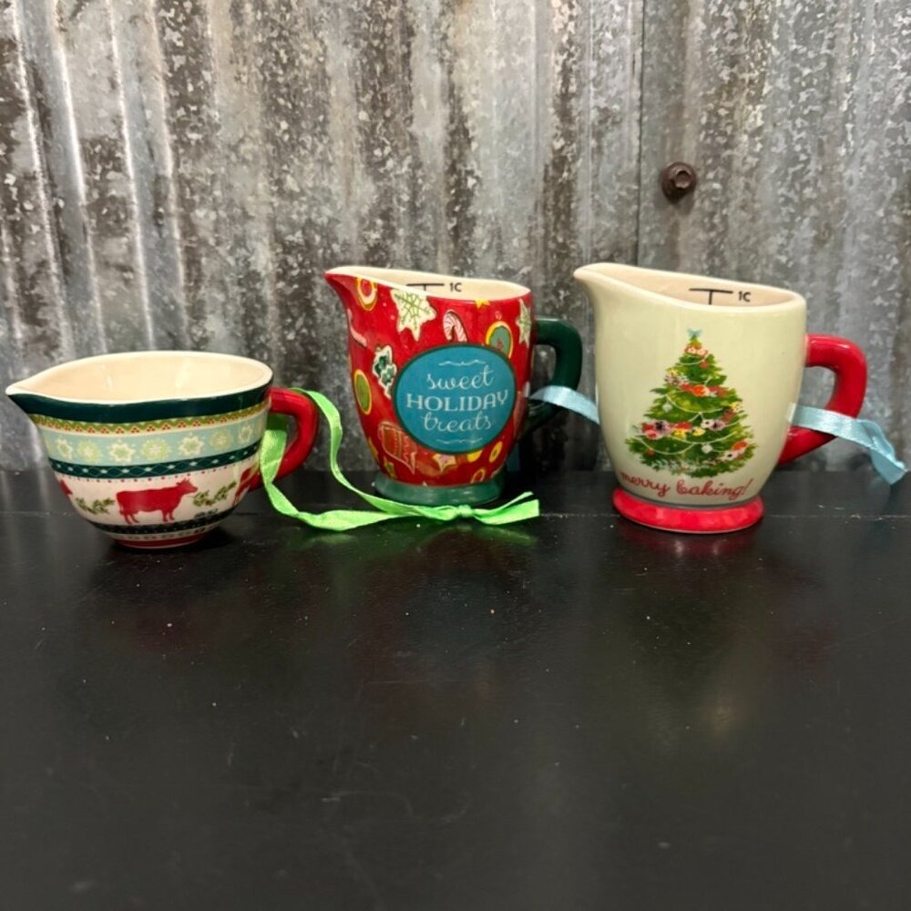 Christmas Measuring Cups Set of 3‎ Ceramic Holiday Baking Kitchen Decor